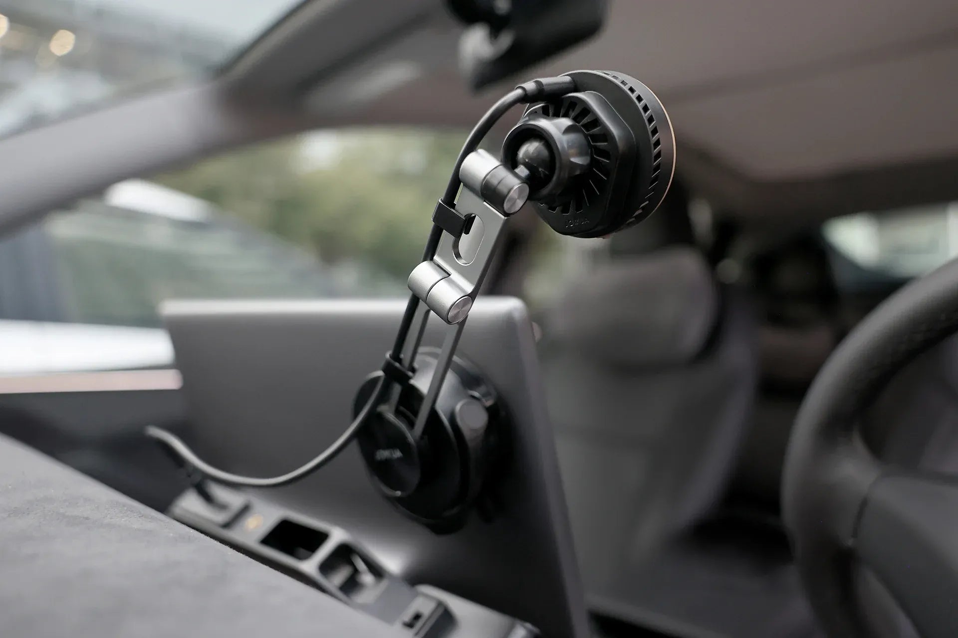 Jowua Active Cooling Tesla Compatible Phone Mount (S/3/X/Y/Cybertruck)
